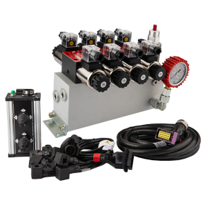 Hydraulický rozvaděč 4sekční 12V blok typ Cetop 3 NG6 s proporcionálním regulátorem průtoku doplněný ovládacím panelem Salvarani se dvěma joysticky, manometrem, elektrickými zástrčkami a přípojkami